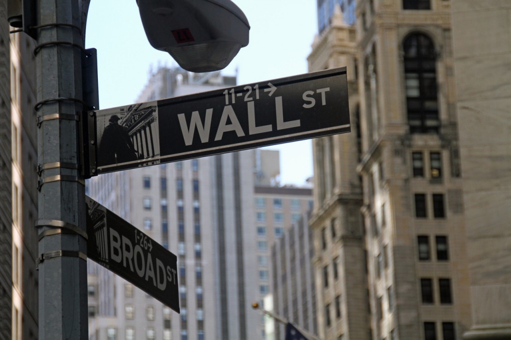 Wall Street, attendant de nouveaux résultats, réserve ses conclusions